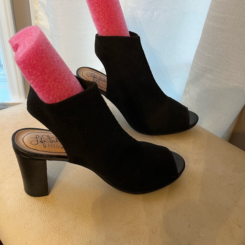 Life Stride Black Peep-Toe Heels size 9